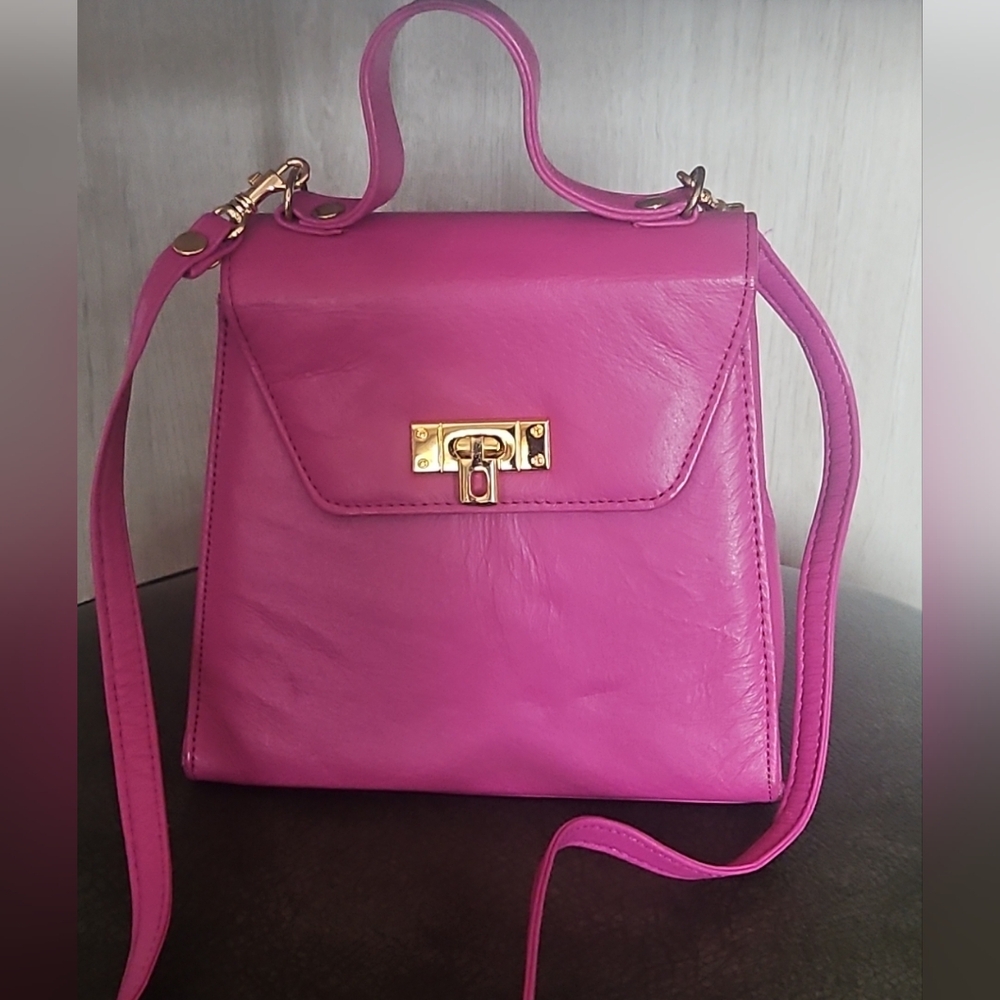 Vintage Chia Crossbody Bag Fuchsia Leather Gold Hardware